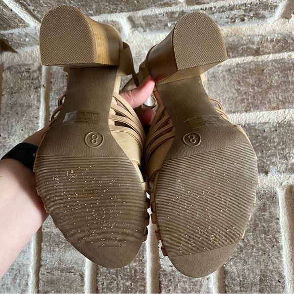 👡Nude Chunky Sandal Heels 👡 - Picture 7 of 9
